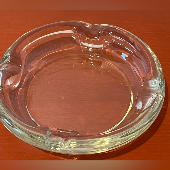 Heavy Clear Glass Ashtray Round Cigarettes, Cigars, Pipe Ashtray Collectors - Picture 4 of 10
